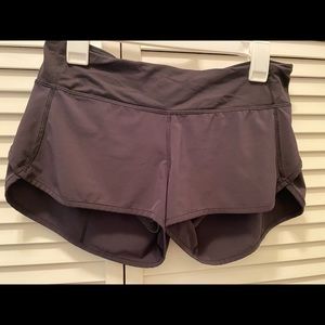 Lululemon Speed Up 2.5” lined, low rise short, size 6